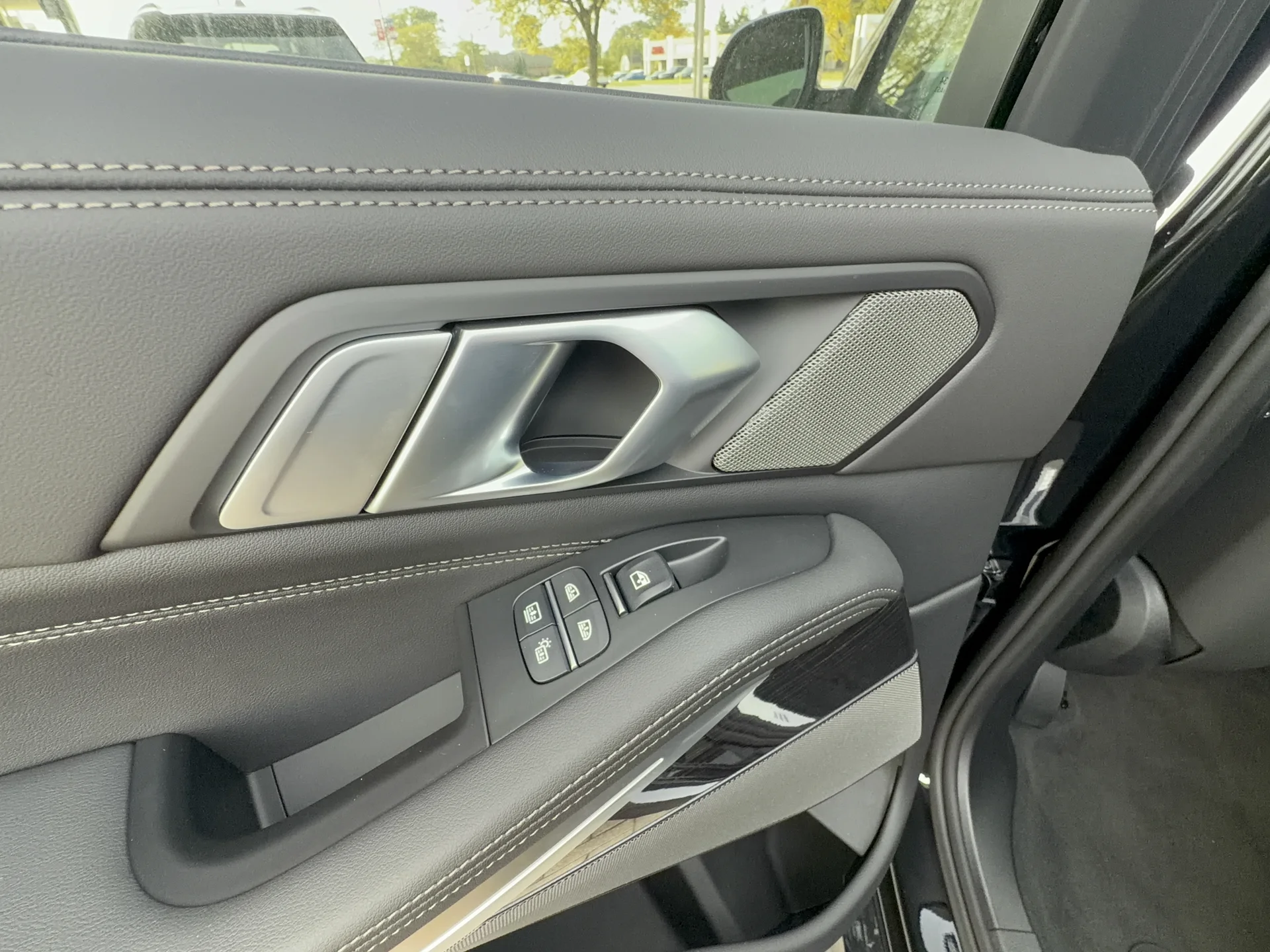 New 2027 Black Sapphire Metallic BMW xDrive40i image 28