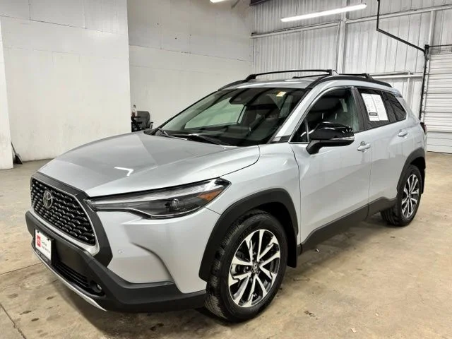Used 2025 Silver Toyota XLE image 3