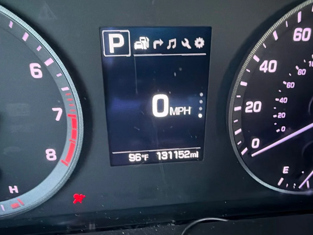 Used 2017 Red Hyundai Base image 19