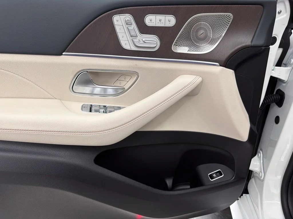 New 2027 White Mercedes-Benz GLS 450 image 14