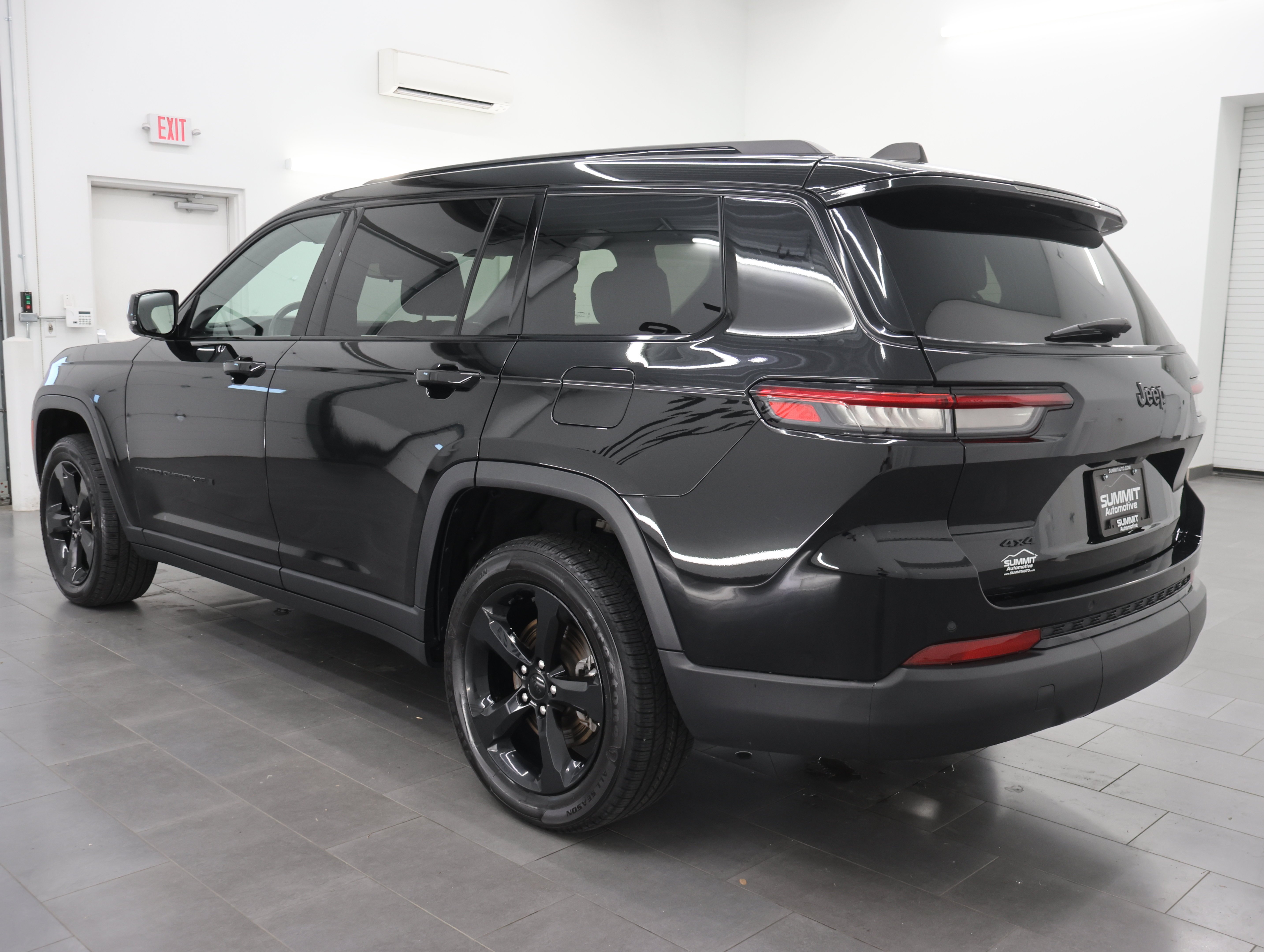 Used 2023 Diamond Black Crystal Pearlcoat Jeep 4x4 Altitude: ALTITUDE-4WD-MOON-HEATED SEATS-NEW TIRES-BACKUP CAM-1 OWNER image 6