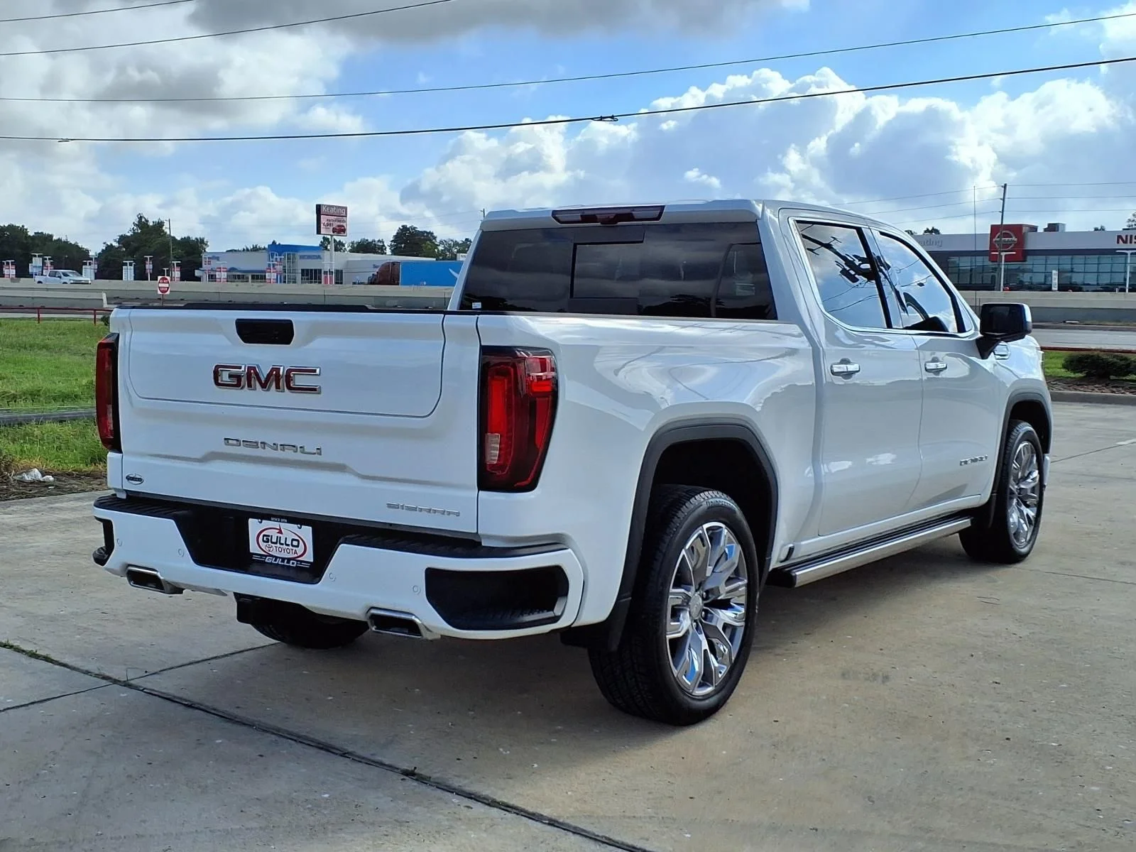 Used 2024 White GMC Denali image 6