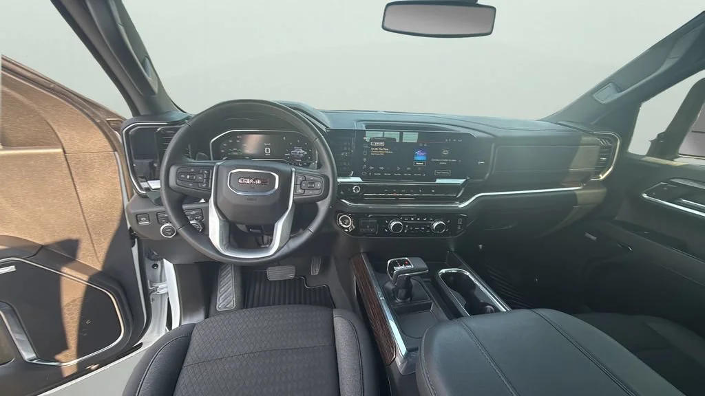 Used 2024 Summit White GMC Elevation image 15