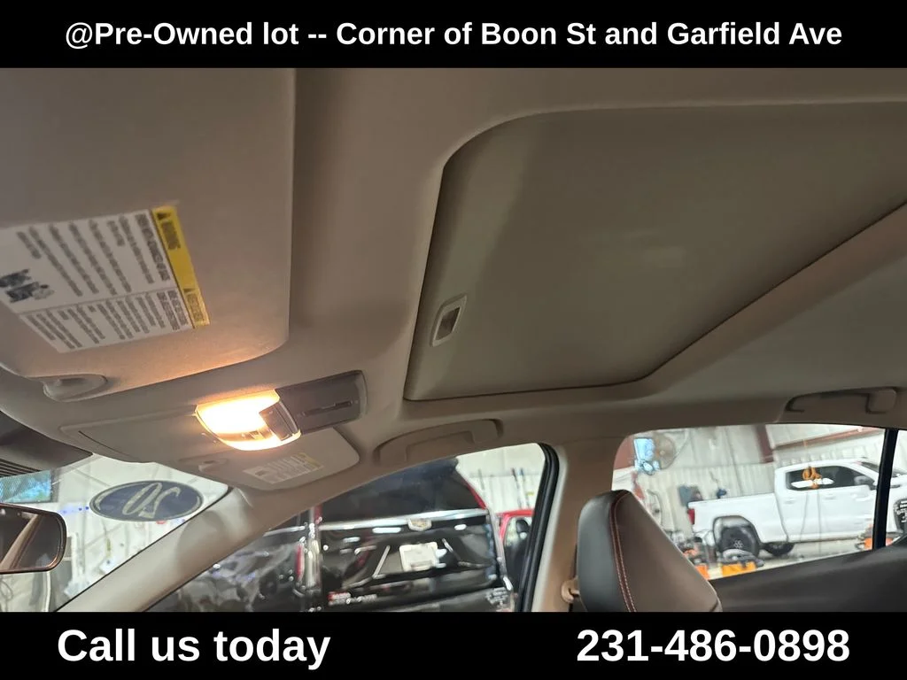 Used 2020 Black Nissan 2.5 SR image 13