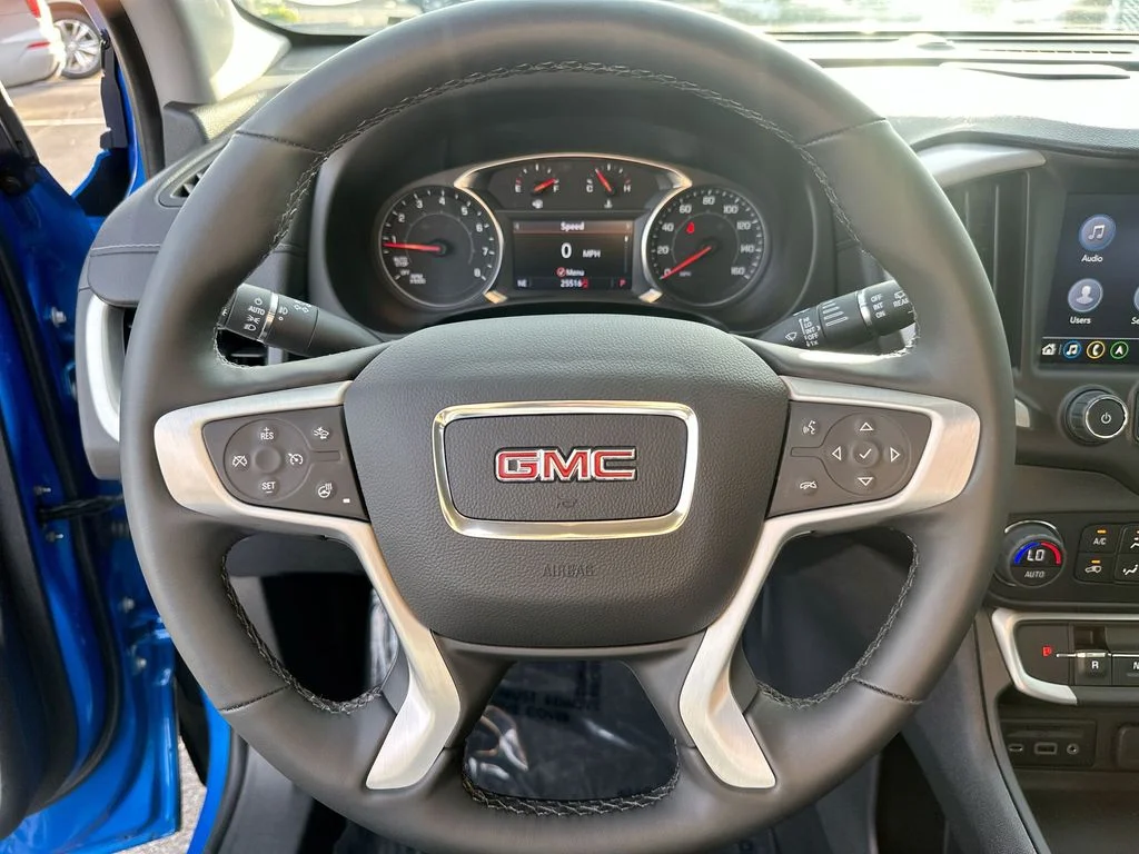 Used 2024  GMC SLT image 4