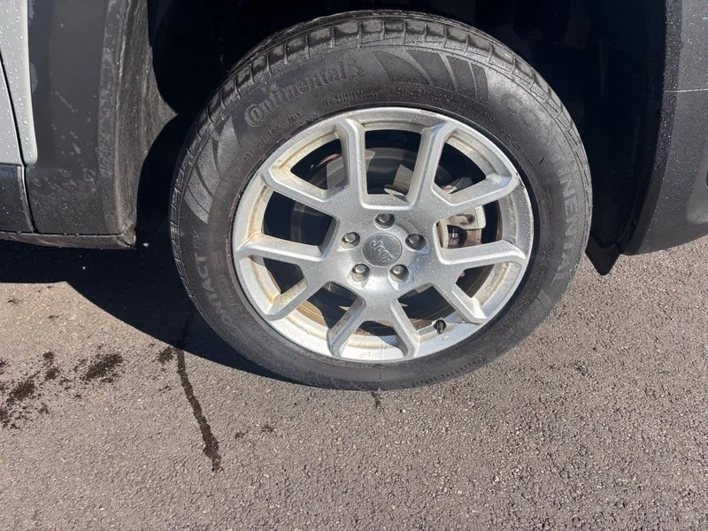 Used 2020 Gray Jeep Latitude image 17