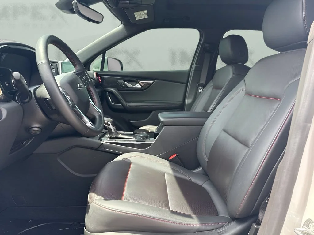 Used 2022 Iridescent Pearl Tricoat Chevrolet RS image 9