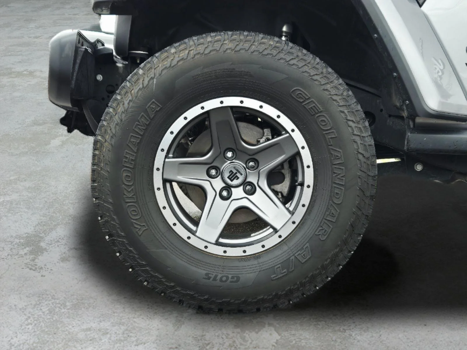 Used 2020 Billet Silver Metallic Jeep Sahara image 9