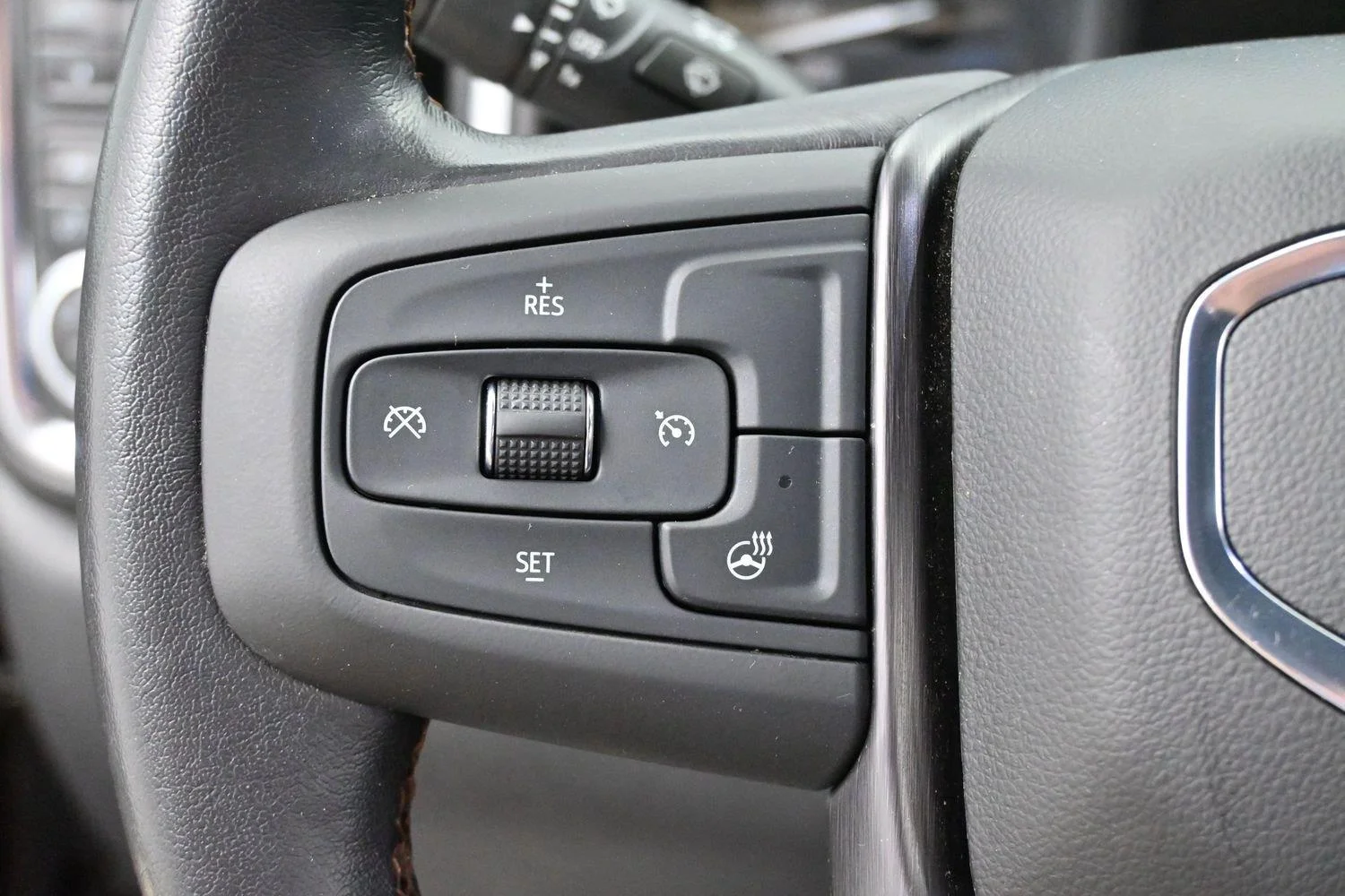 Used 2020 CARBON BLACK METALLIC GMC AT4 image 18