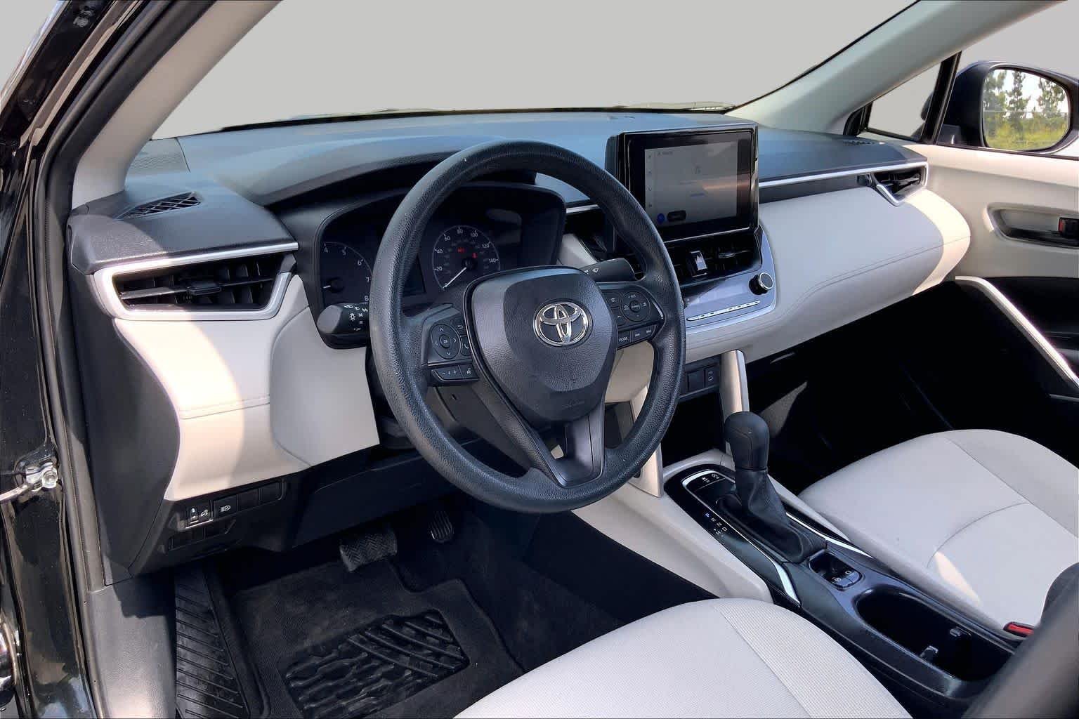 Used 2025 Jet Black Toyota L image 17