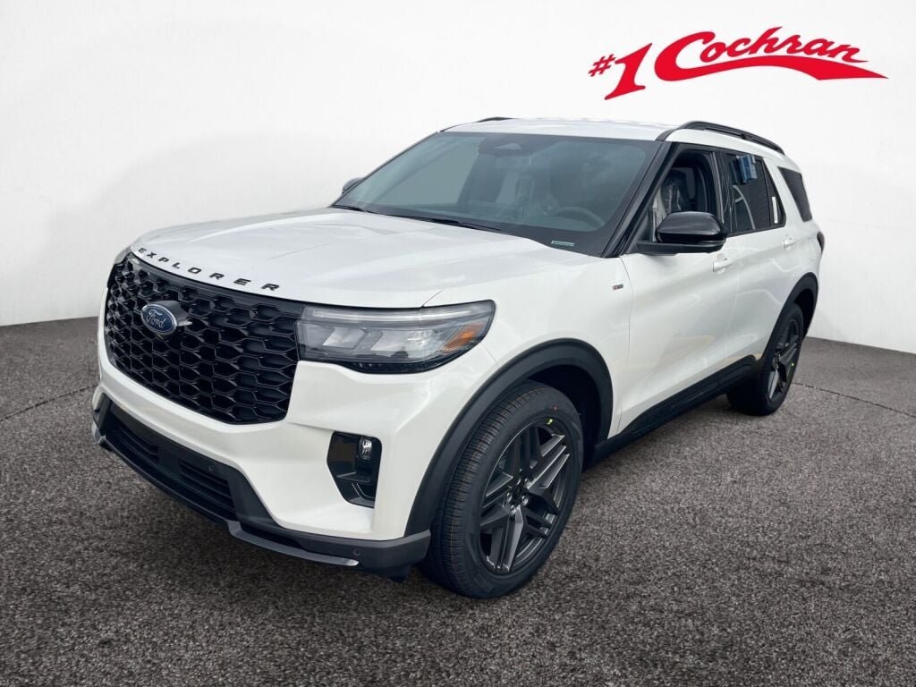 New 2026 Star White Metallic Tri-Coat Ford ST-Line image 3