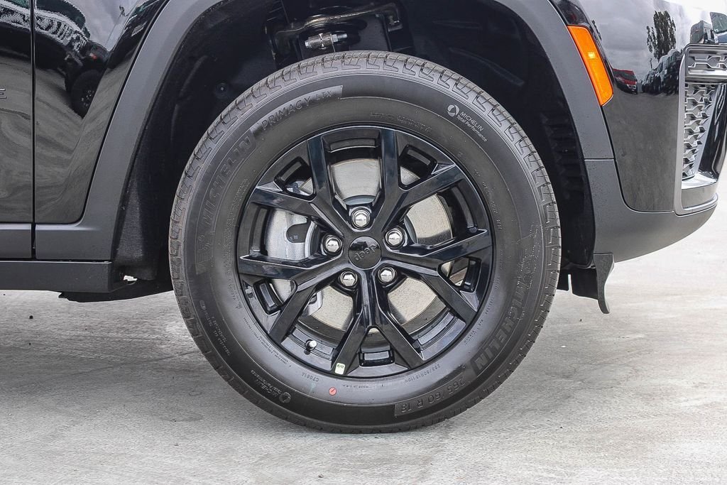 New 2026 Diamond Black Crystal Pearlcoat Jeep Altitude image 11