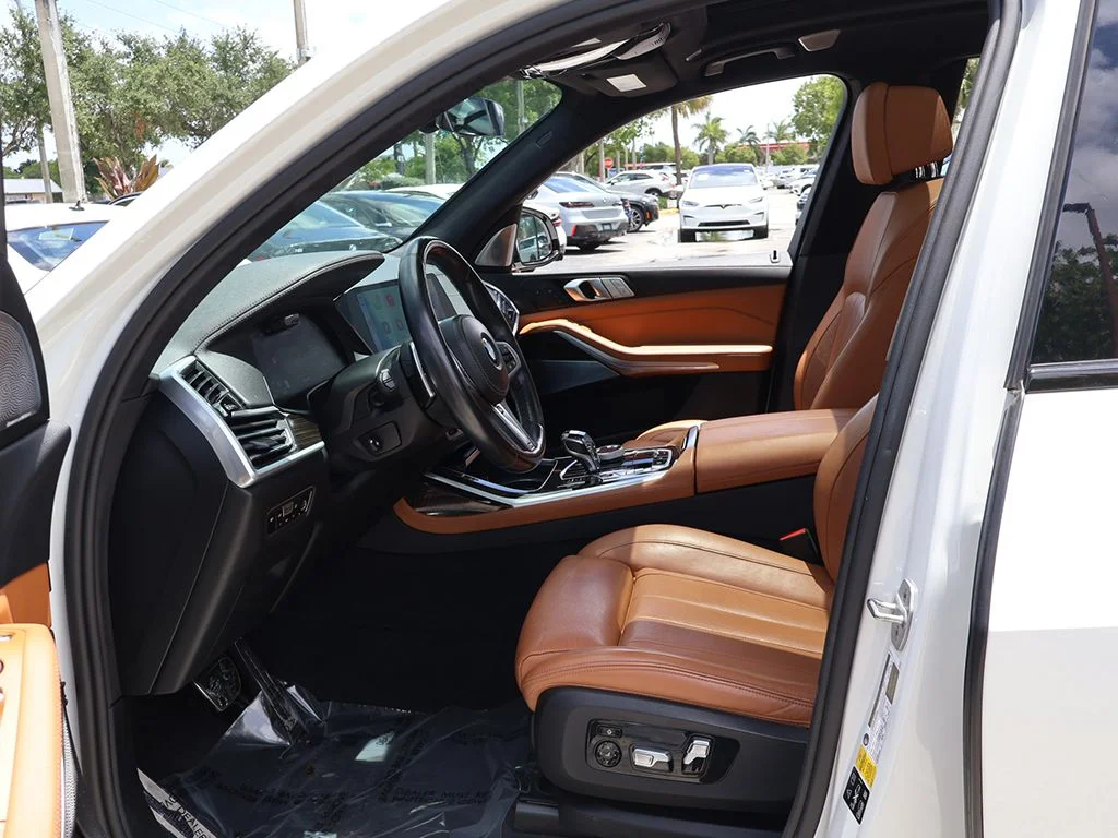 Used 2021 White BMW M50i image 34