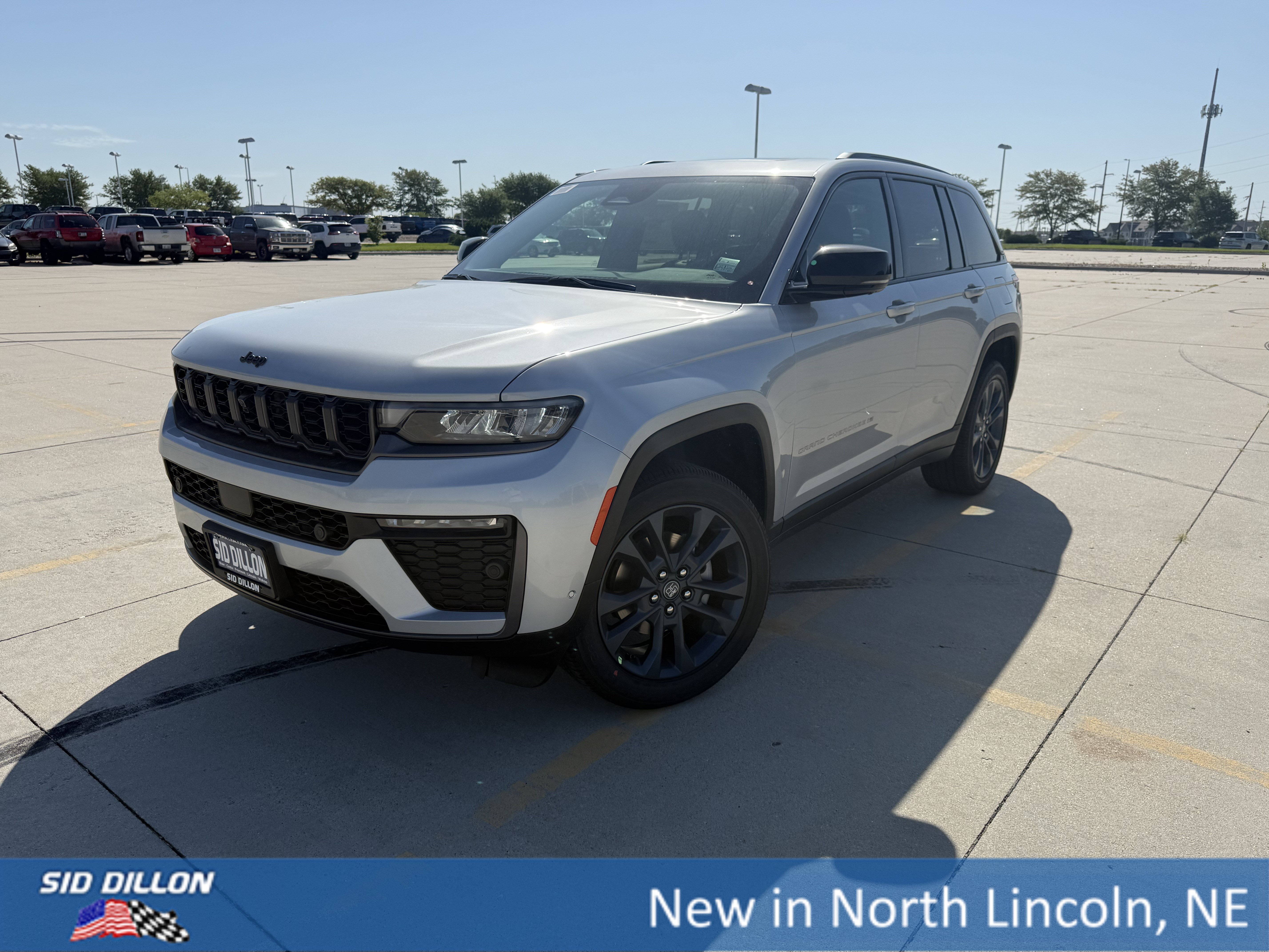 New 2026 Silver Zynith Exterior Paint Jeep 85th Anniversay Edition 4x4 image 1