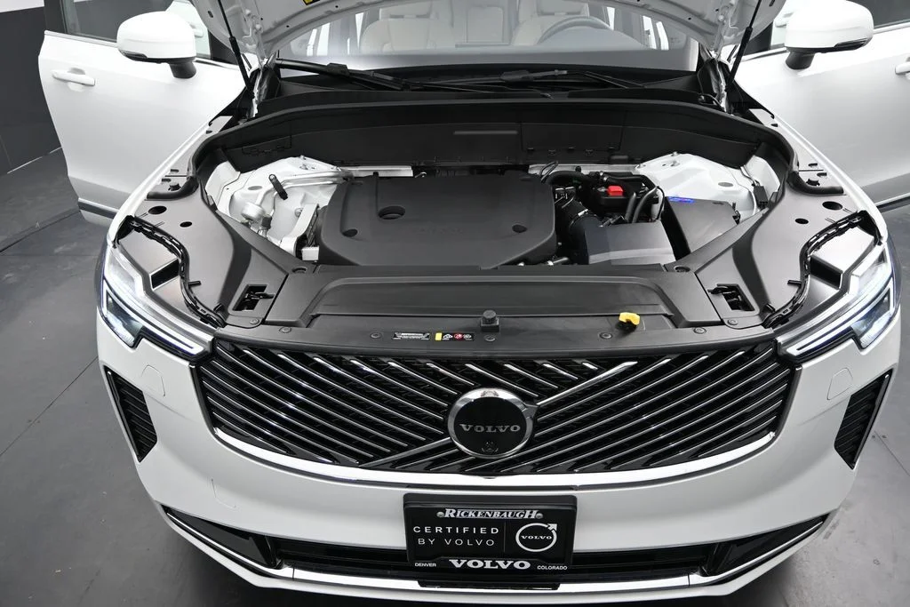 New 2026 Crystal White Volvo Plus image 17