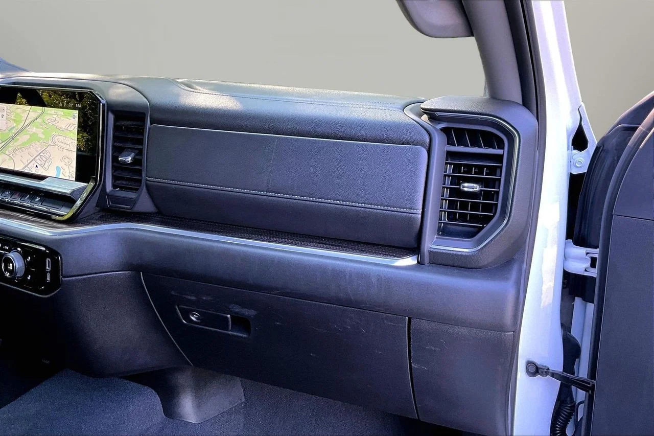Used 2025 White Chevrolet LT image 19