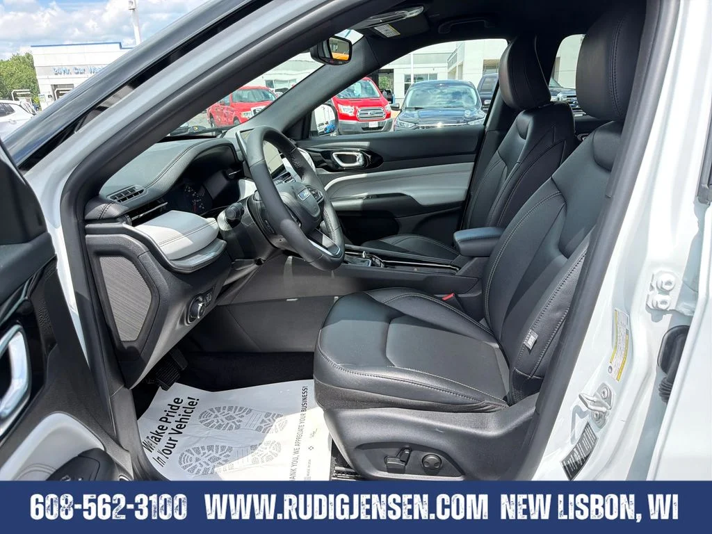 Used 2025 White Jeep Limited image 9