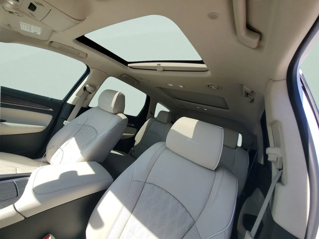 Used 2023 White Frost Tricoat Buick Avenir image 17
