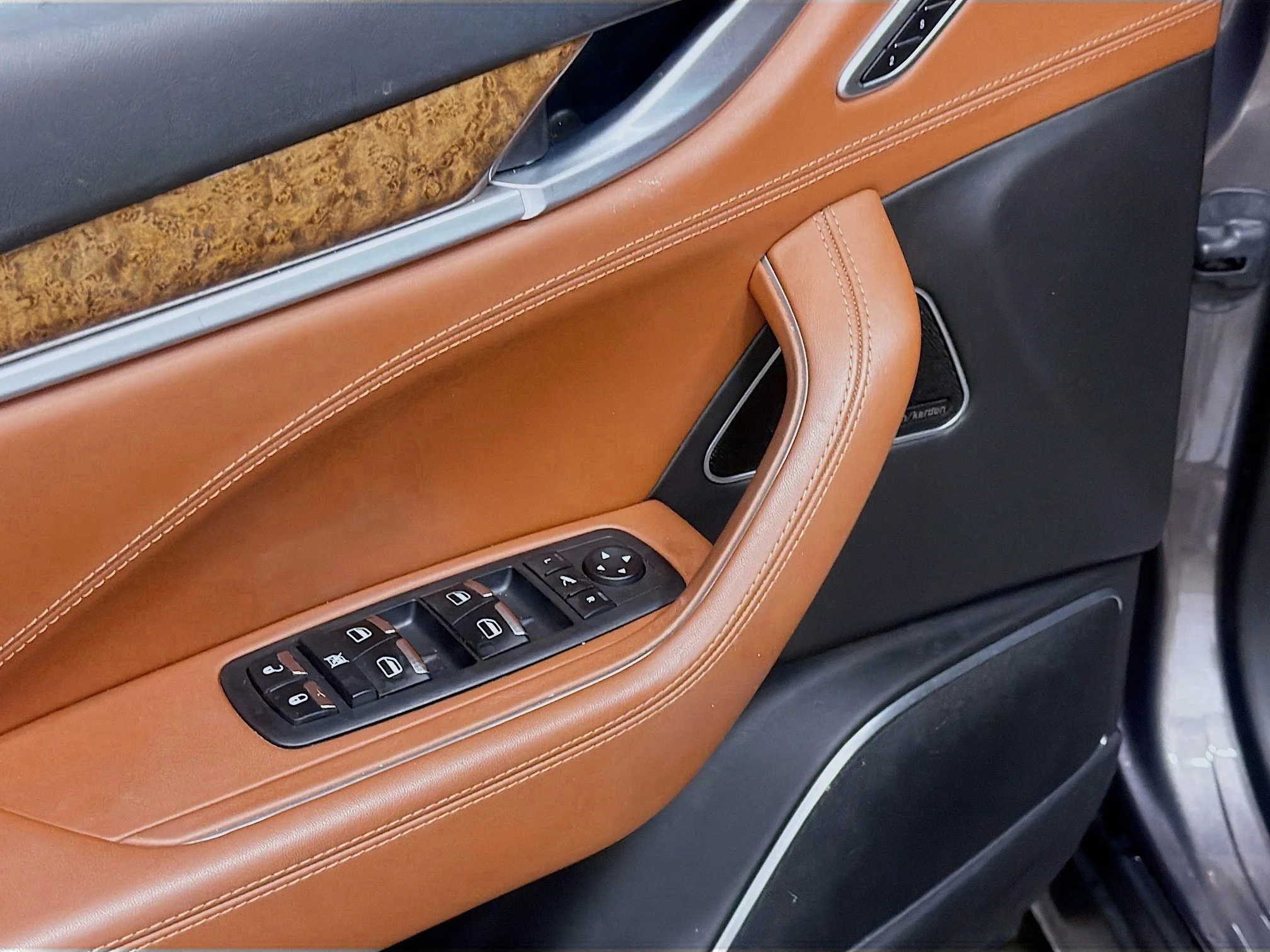 Used 2018 Gray Maserati GranLusso image 22