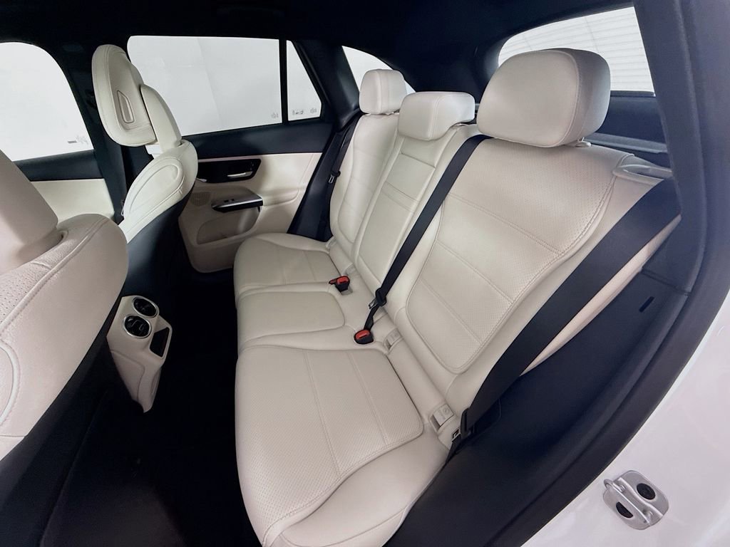 New 2026 Polar White Mercedes-Benz GLC 300 image 55