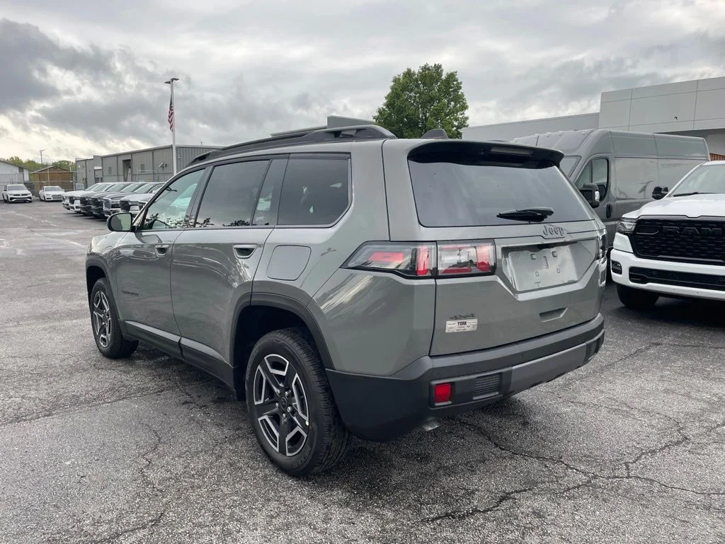 New 2026 Sting-Gray Clear-Coat Exterior Paint Jeep Laredo image 3
