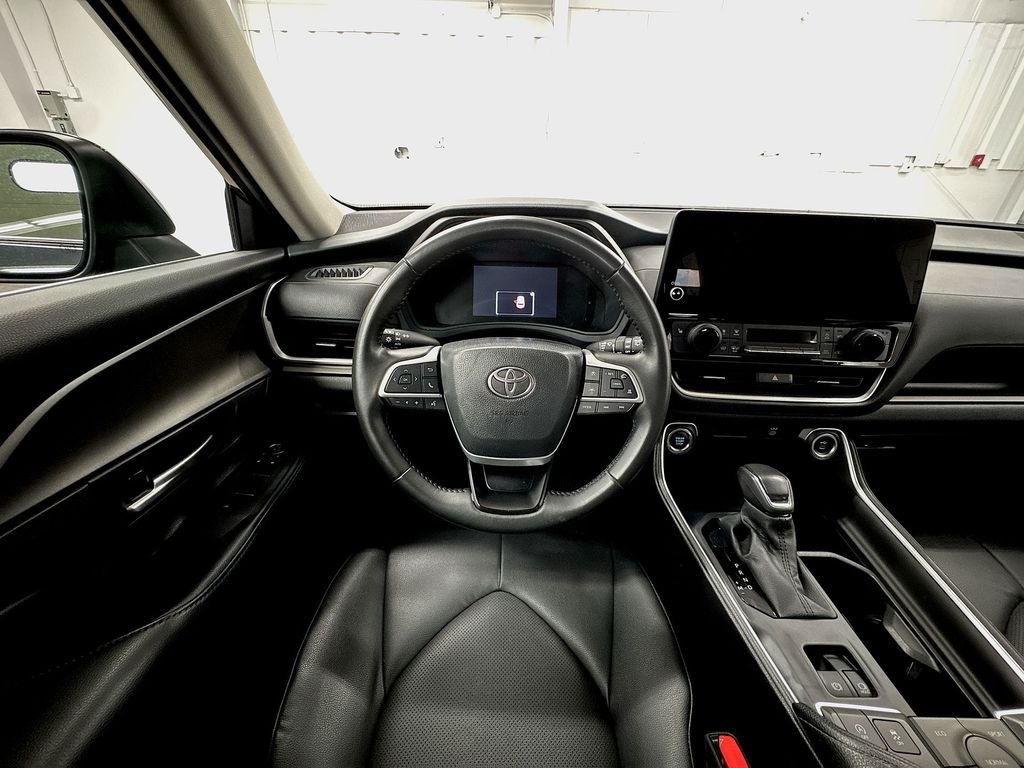 Used 2025 White Toyota XLE image 11