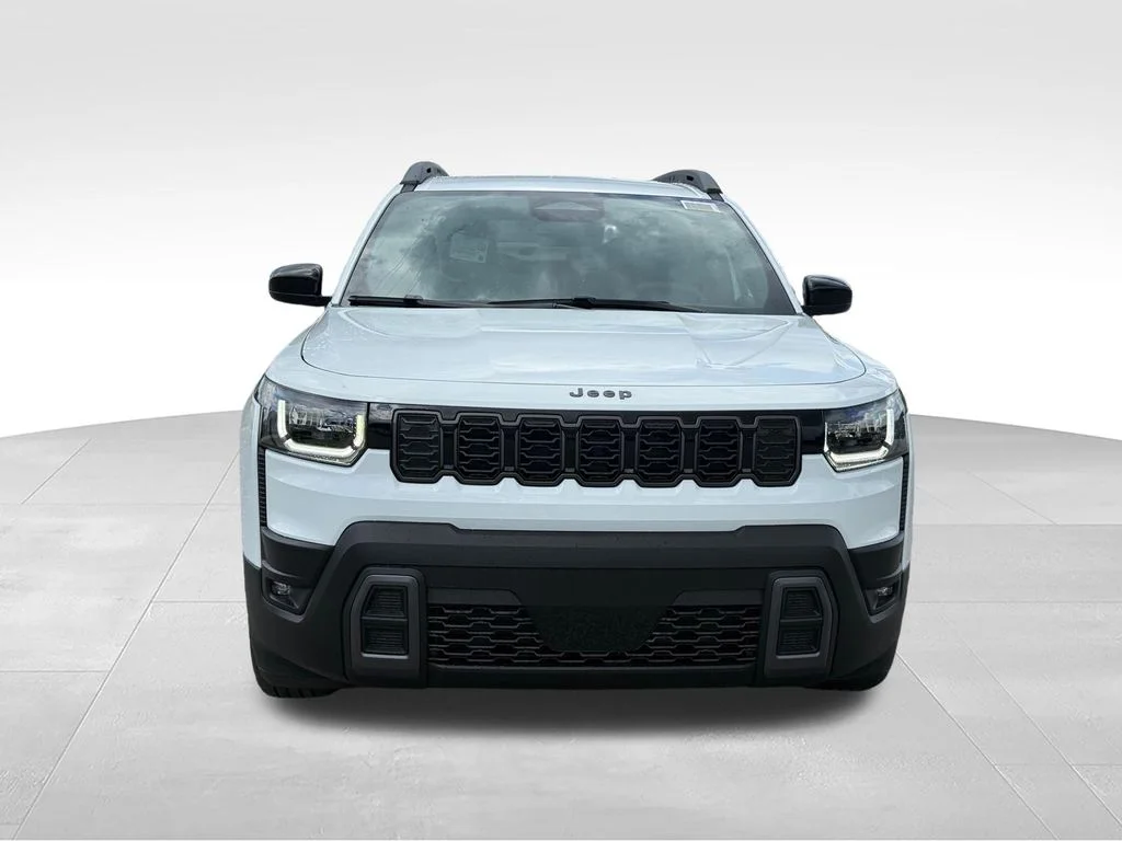 New 2026 Bright White Clear-Coat Exterior Paint Jeep Laredo image 25