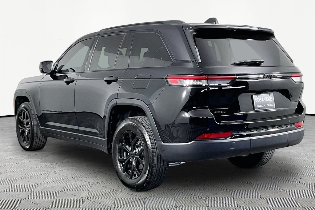 Used 2025 Black Jeep Altitude X image 4