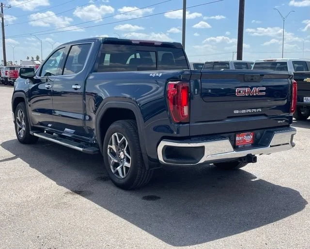 Used 2022 PACIFIC BLUE METALLIC GMC SLT image 5