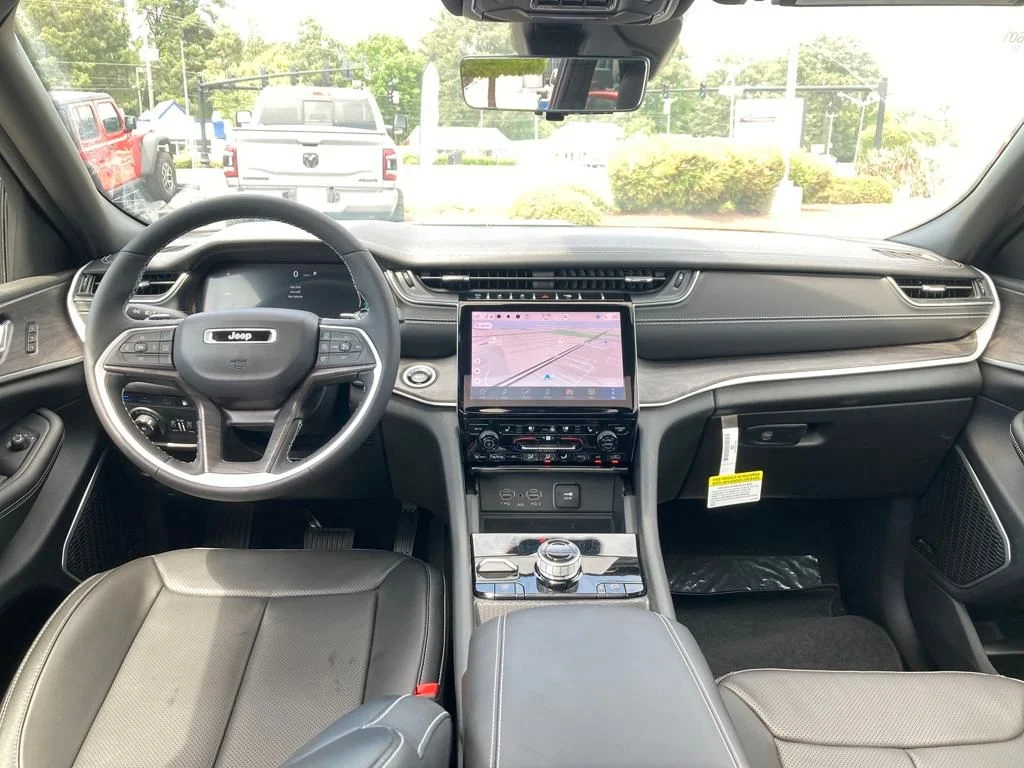 New 2024 Midnight Sky Jeep 4xe image 13