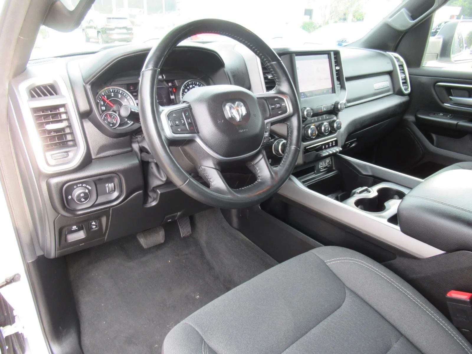 Used 2022 White Ram Big Horn/Lone Star image 19