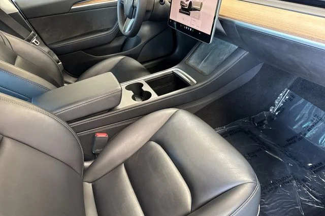 Used 2022  Tesla Performance image 19