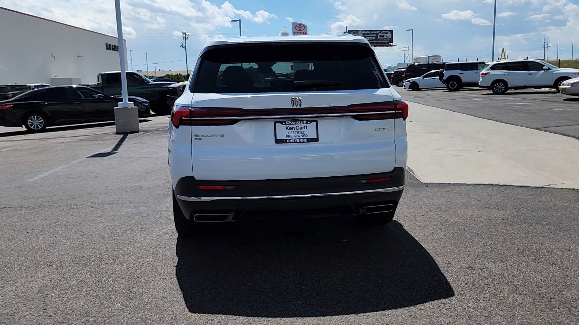 Used 2025 Summit White Buick Preferred image 3