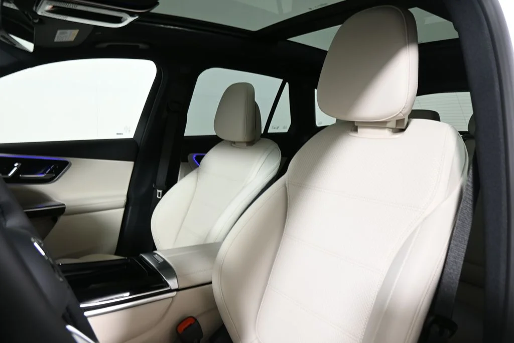Used 2027 White Mercedes-Benz GLC 300 image 15