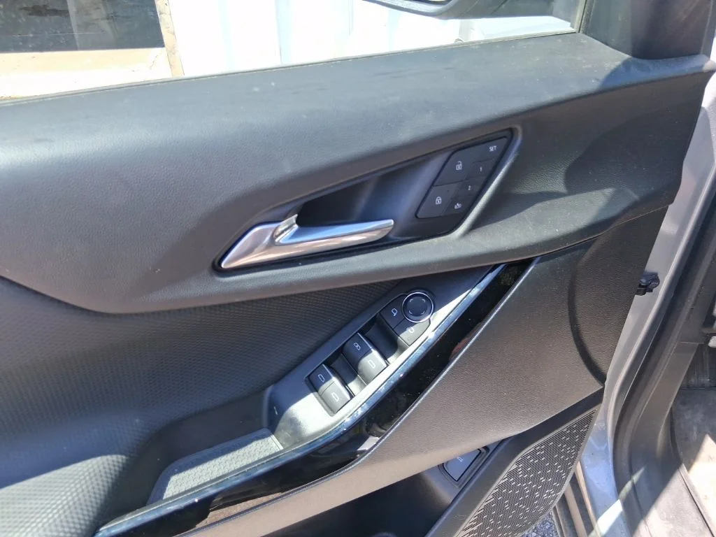 Used 2025 Gray Chevrolet RS image 9
