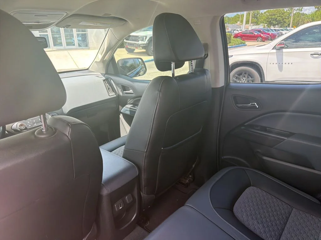 Used 2019 Blue Chevrolet Z71 image 14