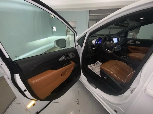 Used 2024 White Chrysler Pinnacle image 11
