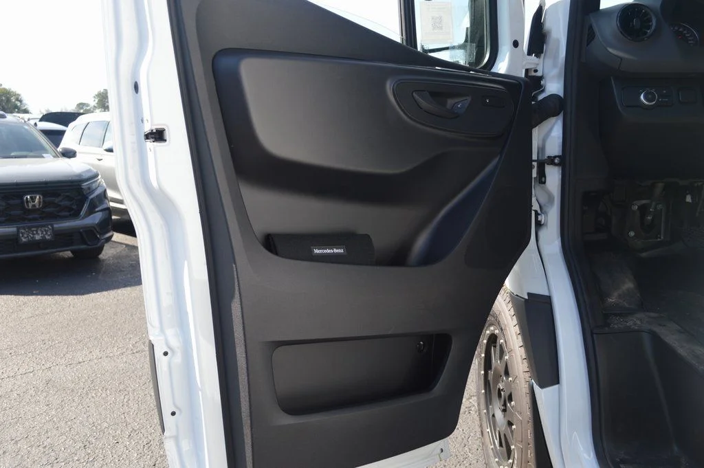New 2026 Arctic White Mercedes-Benz Cargo 144 WB image 29