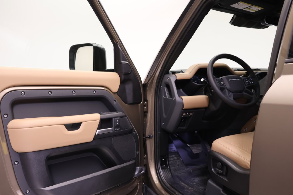 New 2026 Gondwana Stone Metallic Land Rover X-Dynamic SE image 28