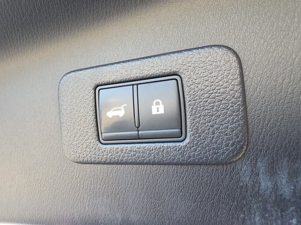 Used 2021 Aspen White Tricoat Nissan SL image 23
