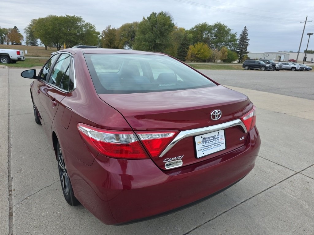 2016 Toyota Camry LE photo 4