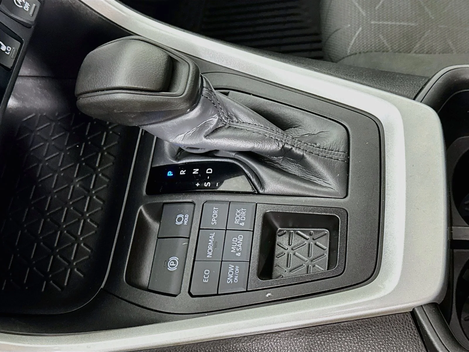 Certified Used 2024  Toyota XLE image 16