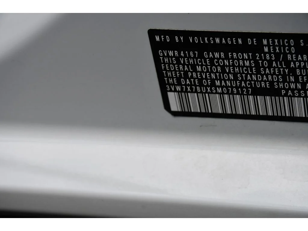 Used 2025 Opal White Pearl Volkswagen SE image 26