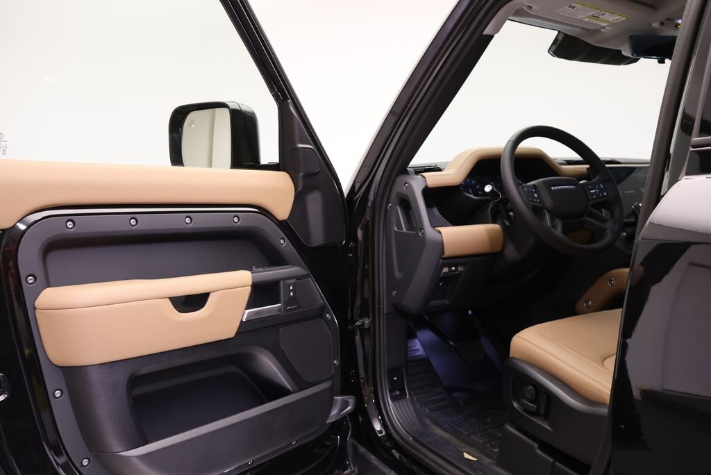 New 2026 Santorini Black Land Rover S image 28