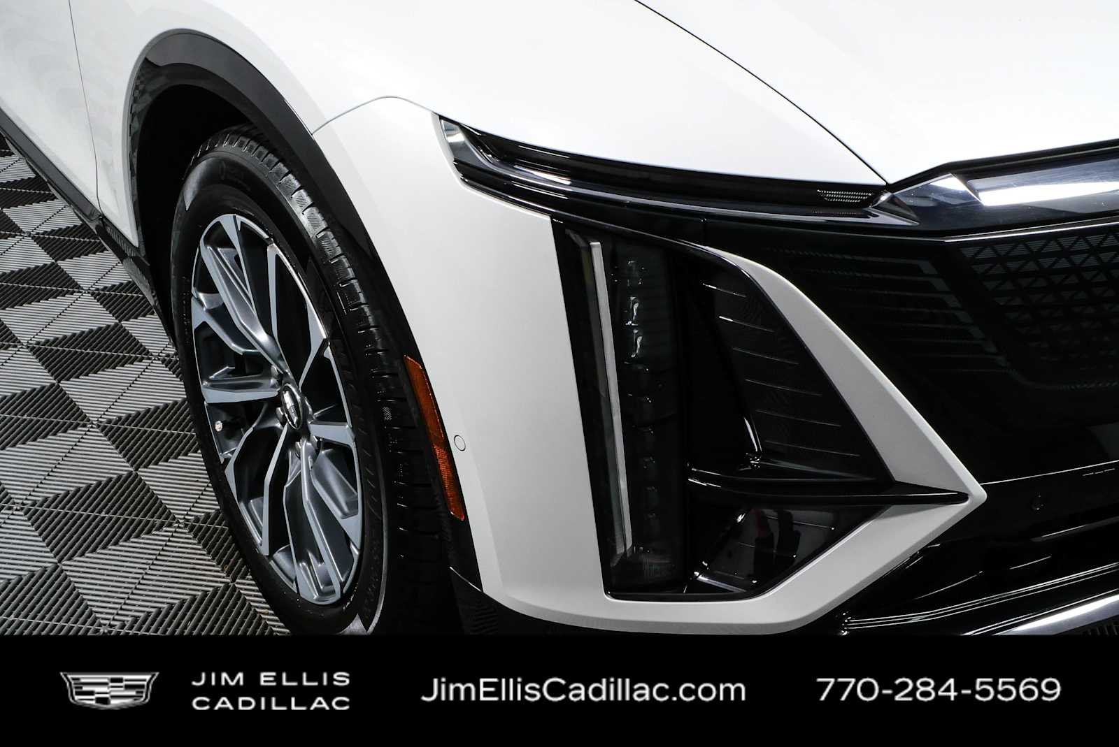 Used 2024 Crystal White Tricoat Cadillac Sport image 36