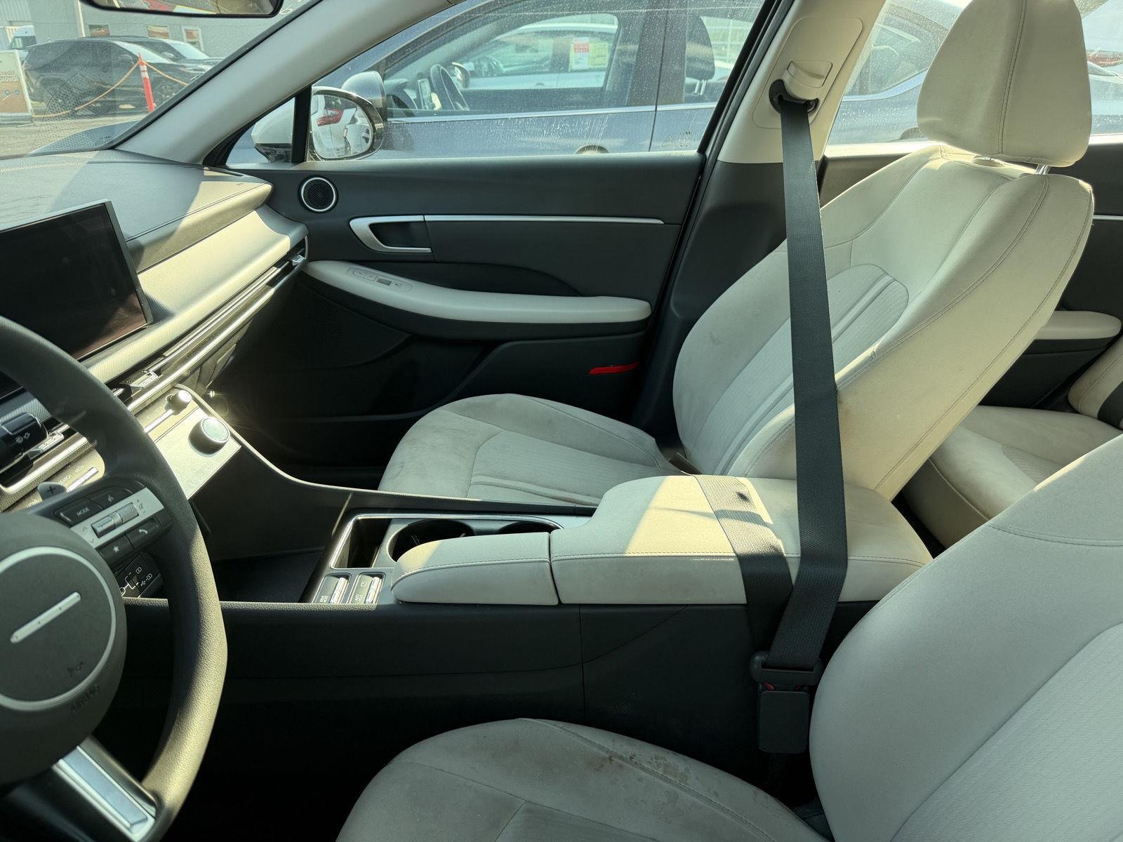Used 2025 Aero Silver Hyundai SEL image 8