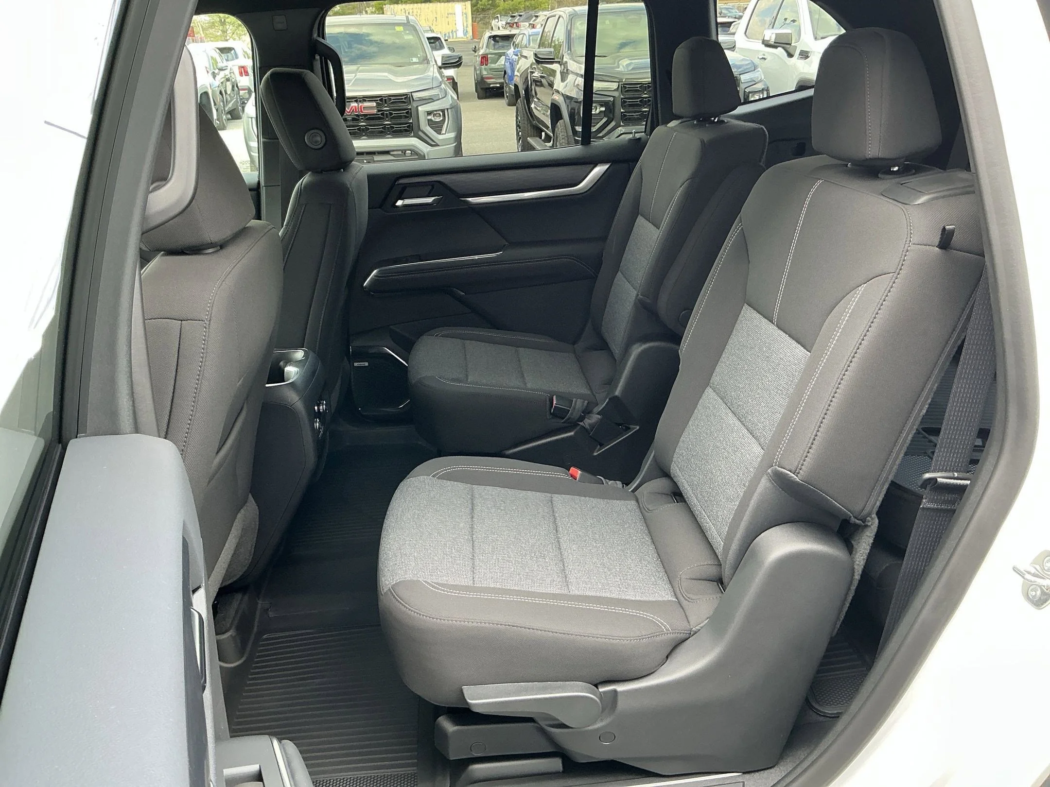 2026 GMC Acadia Elevation - Photo 16