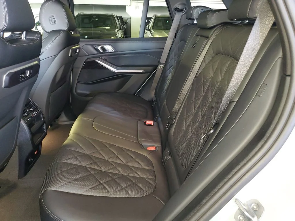 Used 2026 Gray BMW sDrive40i image 11