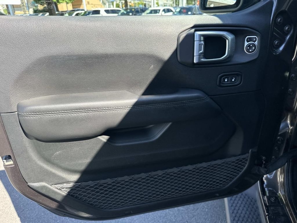 Used 2020 Crystal Metallic Jeep Unlimited Sahara Altitude image 18