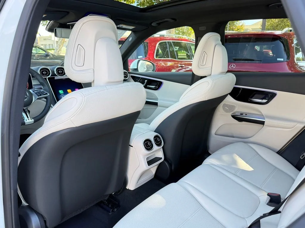 New 2027 White Mercedes-Benz GLC 300 image 24